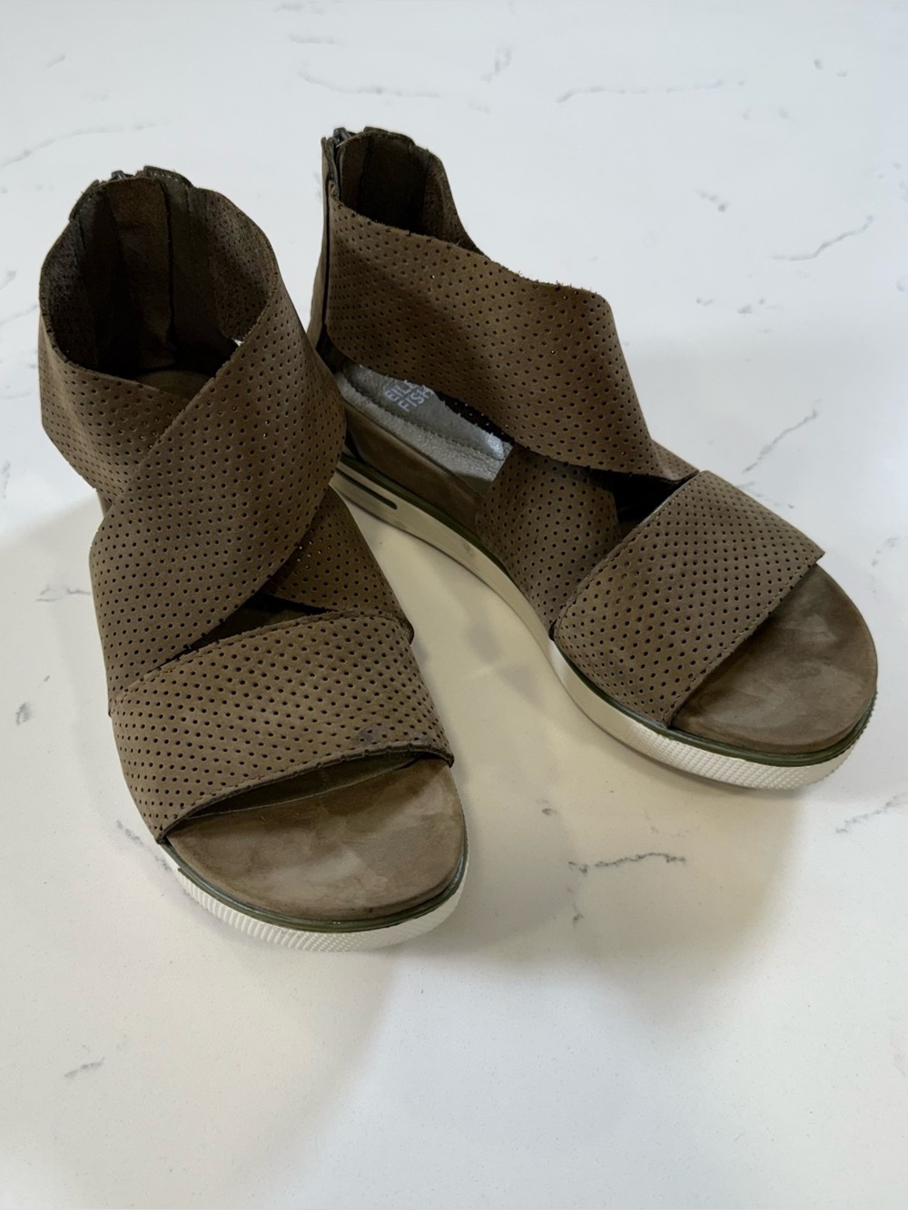 Eileen Fisher Green Perforated Leather Sport Sandals Zip Back Comfort Shoes
